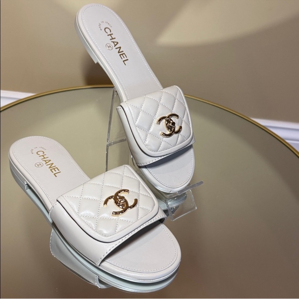 Chanel 25B Turnlock CC Interlocking logo Quilted leather sandals Sz 38.5 - Picture 4 of 15